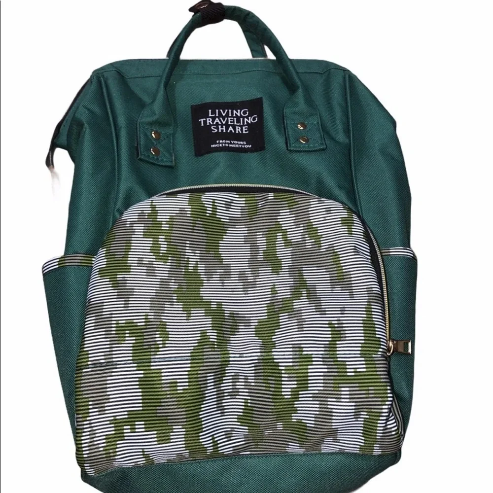 Living Traveling Share Green camo Diaper Backpack